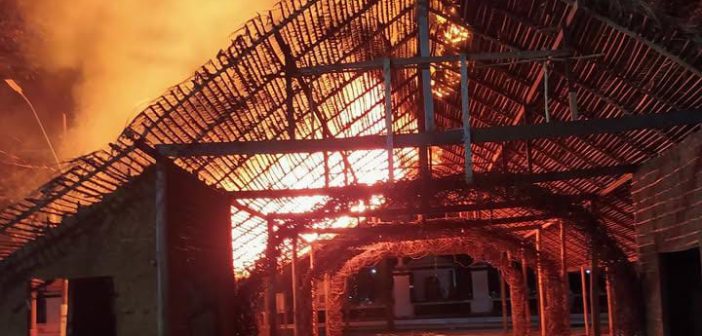 A prefeitura Municipal de Curuçá repudia veementemente o ato criminoso ocorrido na madrugada deste sábado, quando a Barraca do Carimbó foi incendiada.